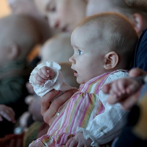 Krútttónó í Tónlistarskólanum á Akureyri; tónlistarstund nokkurra mánaða barna með foreldrum sínum undir stjórn Sigrúnar Mögnu Þórsteinsdóttur. Mynd: Skapti Hallgrímsson