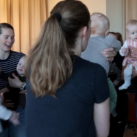 Krútttónó í Tónlistarskólanum á Akureyri; tónlistarstund nokkurra mánaða barna með foreldrum sínum undir stjórn Sigrúnar Mögnu Þórsteinsdóttur. Mynd: Skapti Hallgrímsson