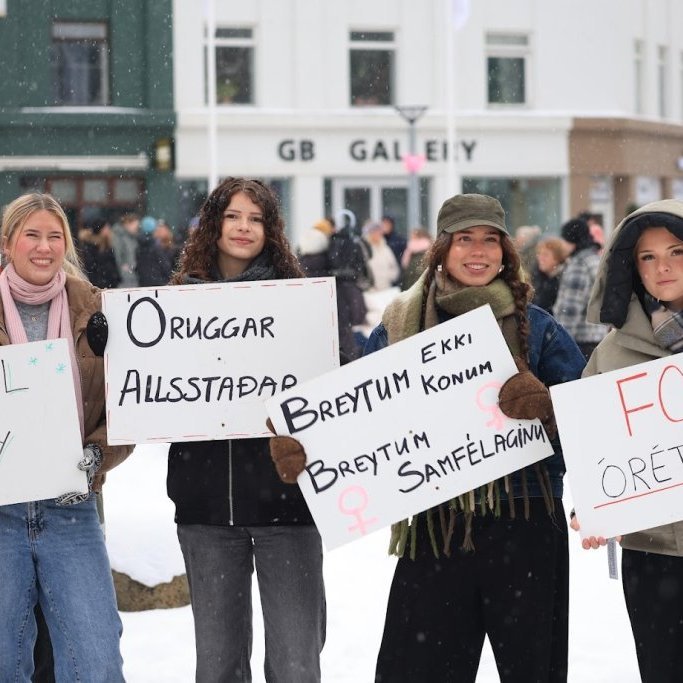 Kvennafrídagurinn 2025. Baráttu- og samstöðufundi á Ráðhústorgi á Akureyri. Mynd: Anastasiia LeoNova Kramarenko