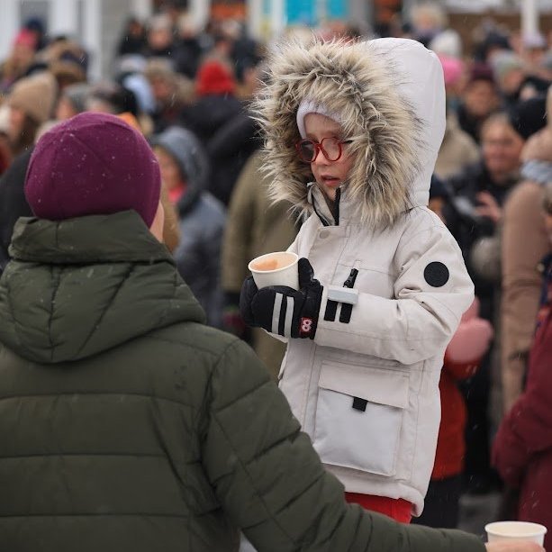 Kvennafrídagurinn 2025. Baráttu- og samstöðufundi á Ráðhústorgi á Akureyri. Mynd: Anastasiia LeoNova Kramarenko