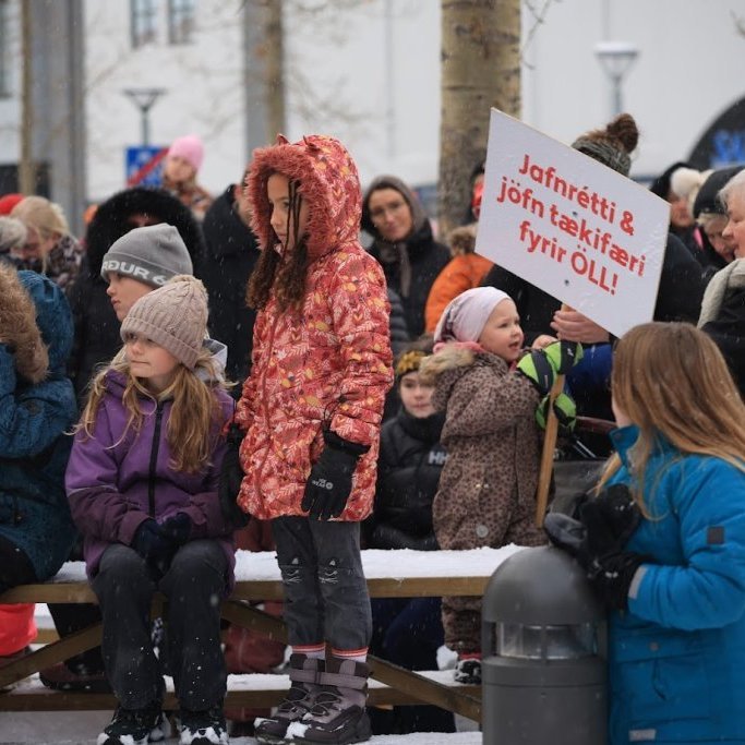 Kvennafrídagurinn 2025. Baráttu- og samstöðufundi á Ráðhústorgi á Akureyri. Mynd: Anastasiia LeoNova Kramarenko
