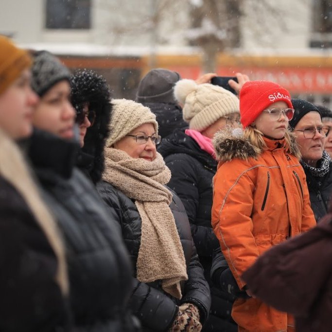 Kvennafrídagurinn 2025. Baráttu- og samstöðufundi á Ráðhústorgi á Akureyri. Mynd: Anastasiia LeoNova Kramarenko