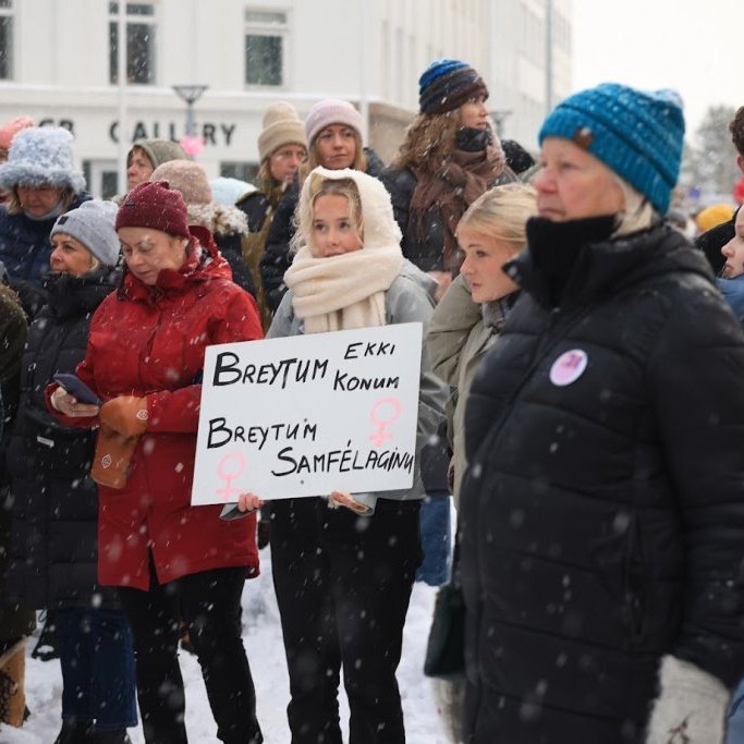Kvennafrídagurinn 2025. Baráttu- og samstöðufundi á Ráðhústorgi á Akureyri. Mynd: Anastasiia LeoNova Kramarenko