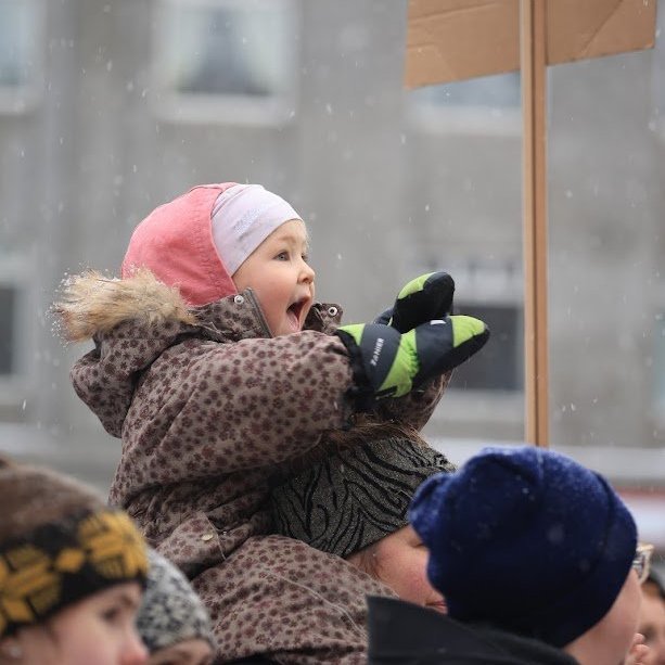 Kvennafrídagurinn 2025. Baráttu- og samstöðufundi á Ráðhústorgi á Akureyri. Mynd: Anastasiia LeoNova Kramarenko