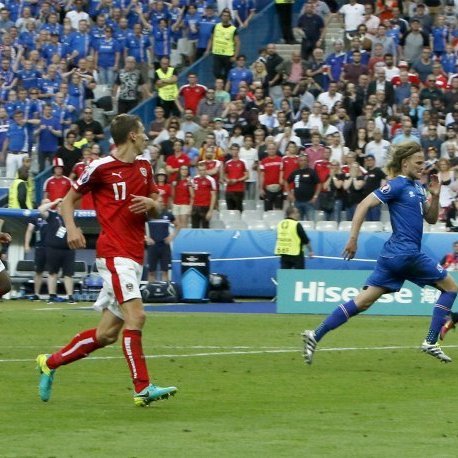 París 22. júní 2016 - Mörgum er enn í fersku minni ótrúlegur sprettur Birkis í aðdraganda sigurmarks Arnórs Ingva Traustasonar gegn Austurríki í lokaleik riðilsins á EM í Frakklandi. Krafturinn var ótrúlegur á lokasekúndunum eftir mikla baráttu í 90 mínútur. Sigurinn tryggði Íslandi farseðilinn í 16-liða úrslitin og leik gegn Englandi í Nice.  © Skapti Hallgrímsson