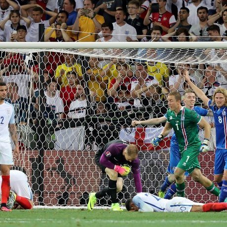 Nice 27. júní 2016 - Birkir Bjarnason, annar frá hægri, fagnar þegar lokaflautið gellur; Ísland hefur sigrað England 2:1 í 16-liða úrslitum Evrópumótsins. © Skapti Hallgrímsson