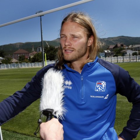 Kabardinka 11. júní 2018 - Birkir Bjarnason ræðir við blaðamenn á æfingu landsliðsins á öðrum degi HM-ferðarinnar til Rússlands. © Skapti Hallgrímsson