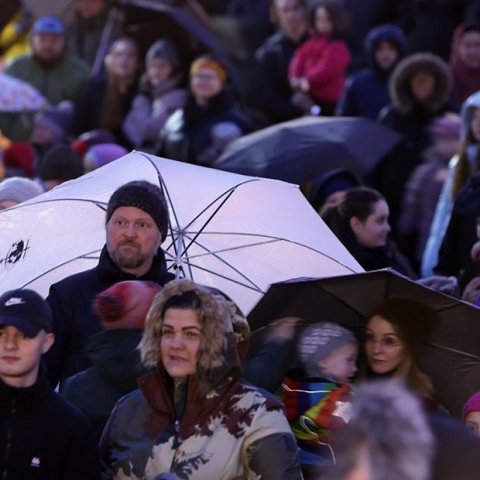 Ljósin tendruð á jólatrénu á Ráðhústorgi