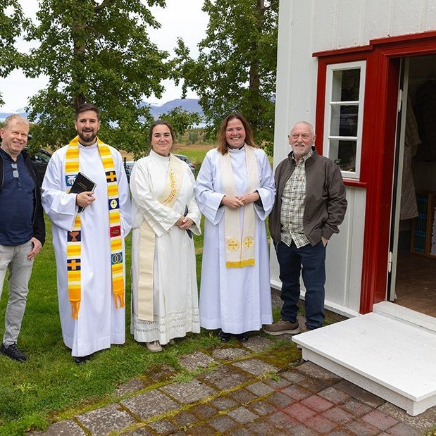 Arnar Yngvason umsjónarmaður Glerárkirkju og Lögmannshlíðarkirkju, séra Sindri Geir Óskarsson, Eydís Ösp Eyþórsdóttir djákni, séra Hildur Björk Hörpudóttir og Snorri Guðvarðsson málarameistari.