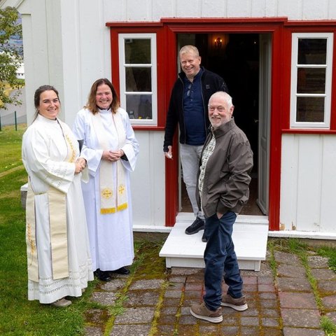 Eydís Ösp Eyþórsdóttir djákni, séra Hildur Björk Hörpudóttir, Arnar Yngvason umsjónarmaður Glerárkirkju og Lögmannshlíðarkirkju og Snorri Guðvarðsson málarameistari.