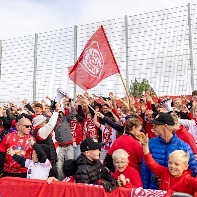 Besta deildin, KA-Þór 0:0, fyrsti leikur á nýjum gervigrasvelli KA. Mynd: Ármann Hinrik