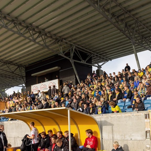 Besta deildin, KA-Þór 0:0, fyrsti leikur á nýjum gervigrasvelli KA. Mynd: Ármann Hinrik