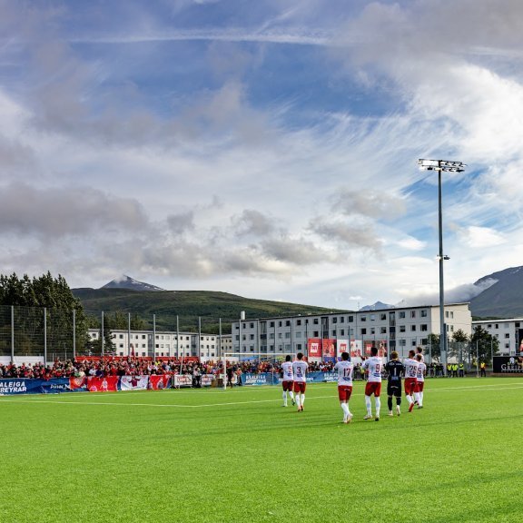 Besta deildin, KA-Þór 0:0, fyrsti leikur á nýjum gervigrasvelli KA. Mynd: Ármann Hinrik