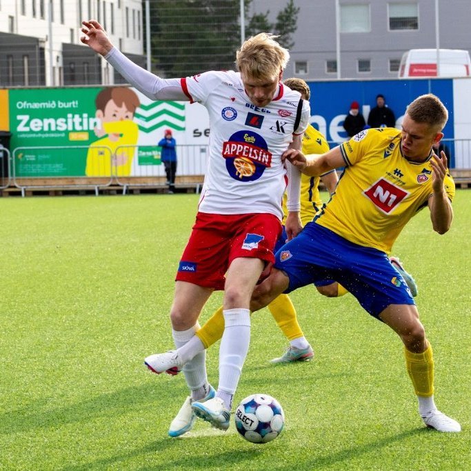 Besta deildin, KA-Þór 0:0, fyrsti leikur á nýjum gervigrasvelli KA. Mynd: Ármann Hinrik