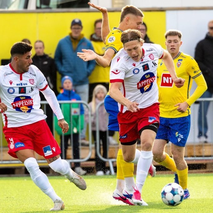 Besta deildin, KA-Þór 0:0, fyrsti leikur á nýjum gervigrasvelli KA. Mynd: Ármann Hinrik
