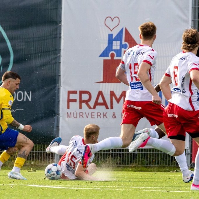 Besta deildin, KA-Þór 0:0, fyrsti leikur á nýjum gervigrasvelli KA. Mynd: Ármann Hinrik