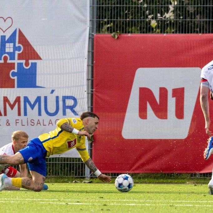 Besta deildin, KA-Þór 0:0, fyrsti leikur á nýjum gervigrasvelli KA. Mynd: Ármann Hinrik