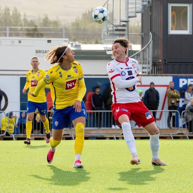 Besta deildin, KA-Þór 0:0, fyrsti leikur á nýjum gervigrasvelli KA. Mynd: Ármann Hinrik