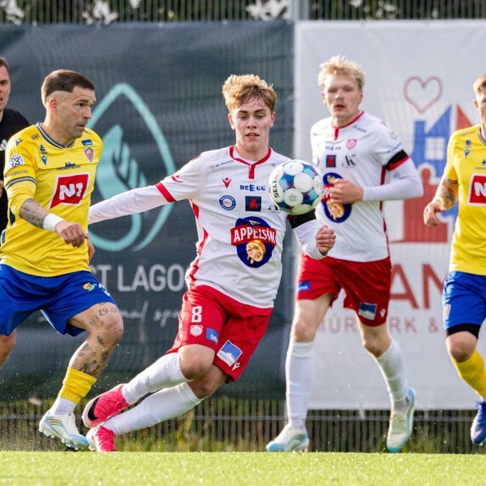 Besta deildin, KA-Þór 0:0, fyrsti leikur á nýjum gervigrasvelli KA. Mynd: Ármann Hinrik