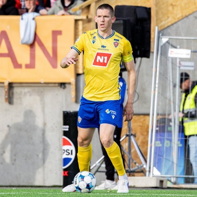 Besta deildin, KA-Þór 0:0, fyrsti leikur á nýjum gervigrasvelli KA. Mynd: Ármann Hinrik