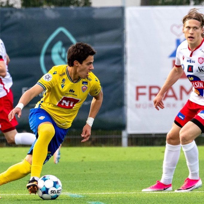 Besta deildin, KA-Þór 0:0, fyrsti leikur á nýjum gervigrasvelli KA. Mynd: Ármann Hinrik