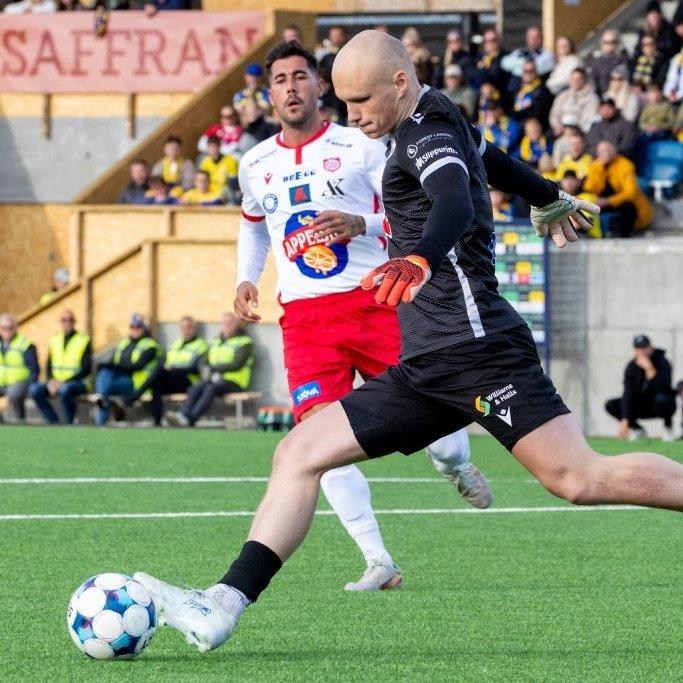 Besta deildin, KA-Þór 0:0, fyrsti leikur á nýjum gervigrasvelli KA. Mynd: Ármann Hinrik
