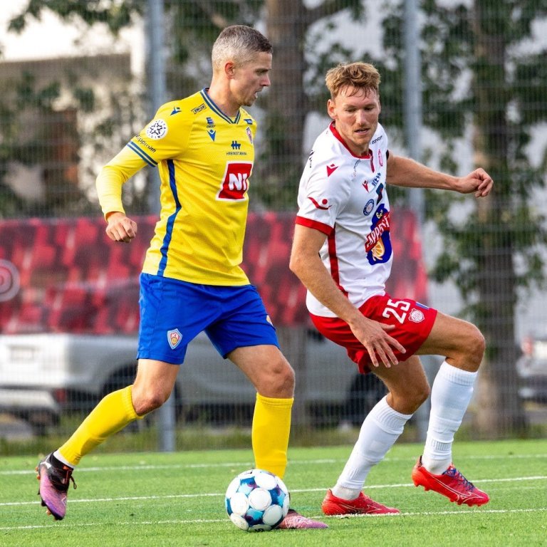 Besta deildin, KA-Þór 0:0, fyrsti leikur á nýjum gervigrasvelli KA. Mynd: Ármann Hinrik