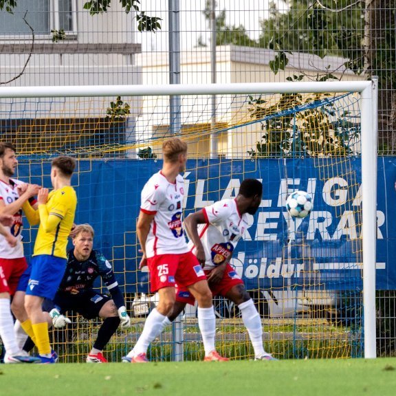 Besta deildin, KA-Þór 0:0, fyrsti leikur á nýjum gervigrasvelli KA. Mynd: Ármann Hinrik