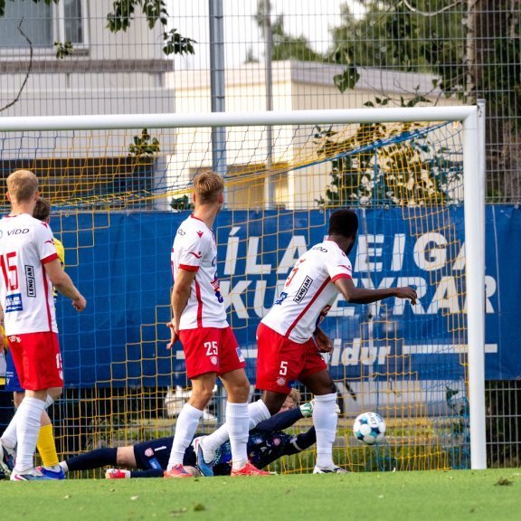 Besta deildin, KA-Þór 0:0, fyrsti leikur á nýjum gervigrasvelli KA. Mynd: Ármann Hinrik