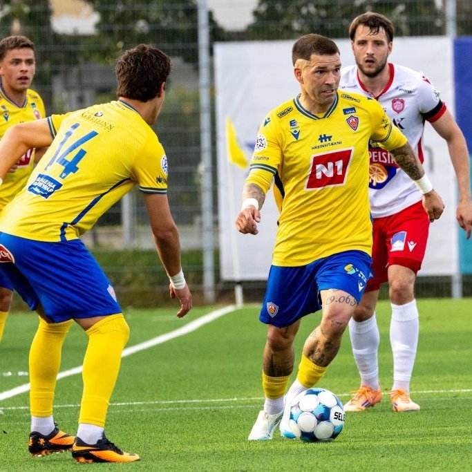 Besta deildin, KA-Þór 0:0, fyrsti leikur á nýjum gervigrasvelli KA. Mynd: Ármann Hinrik