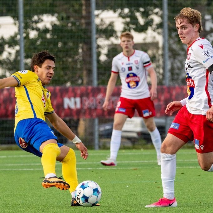 Besta deildin, KA-Þór 0:0, fyrsti leikur á nýjum gervigrasvelli KA. Mynd: Ármann Hinrik