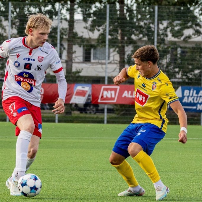 Besta deildin, KA-Þór 0:0, fyrsti leikur á nýjum gervigrasvelli KA. Mynd: Ármann Hinrik