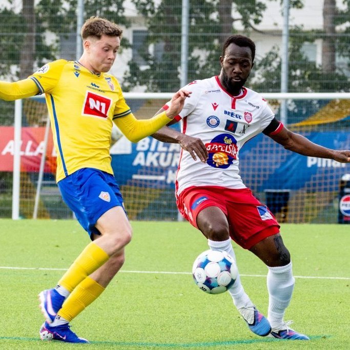 Besta deildin, KA-Þór 0:0, fyrsti leikur á nýjum gervigrasvelli KA. Mynd: Ármann Hinrik