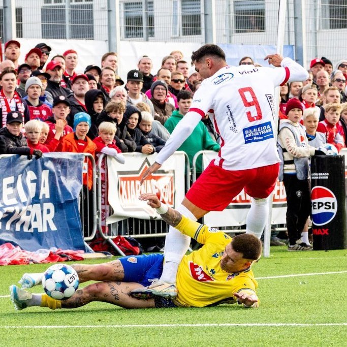 Besta deildin, KA-Þór 0:0, fyrsti leikur á nýjum gervigrasvelli KA. Mynd: Ármann Hinrik