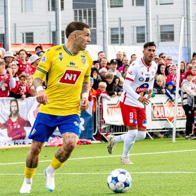 Besta deildin, KA-Þór 0:0, fyrsti leikur á nýjum gervigrasvelli KA. Mynd: Ármann Hinrik