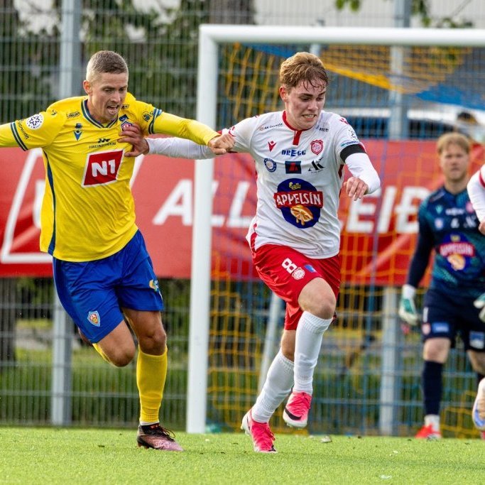 Besta deildin, KA-Þór 0:0, fyrsti leikur á nýjum gervigrasvelli KA. Mynd: Ármann Hinrik