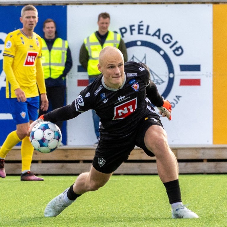 Besta deildin, KA-Þór 0:0, fyrsti leikur á nýjum gervigrasvelli KA. Mynd: Ármann Hinrik