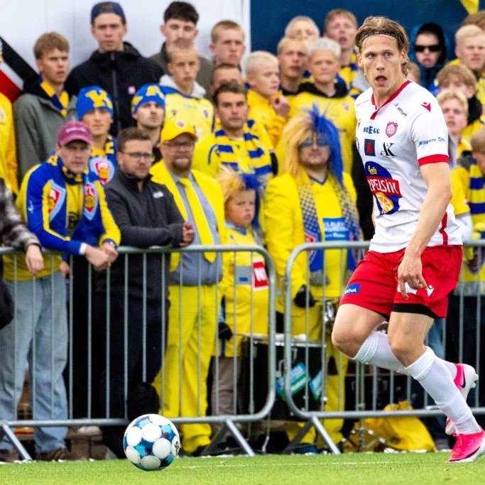 Besta deildin, KA-Þór 0:0, fyrsti leikur á nýjum gervigrasvelli KA. Mynd: Ármann Hinrik