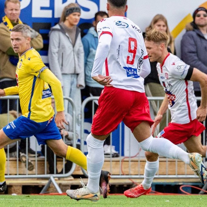 Besta deildin, KA-Þór 0:0, fyrsti leikur á nýjum gervigrasvelli KA. Mynd: Ármann Hinrik
