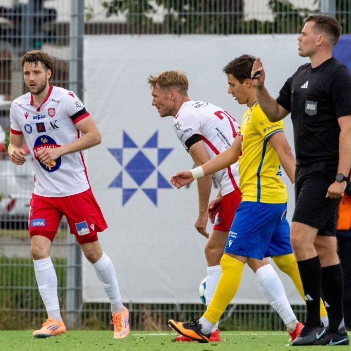 Besta deildin, KA-Þór 0:0, fyrsti leikur á nýjum gervigrasvelli KA. Mynd: Ármann Hinrik