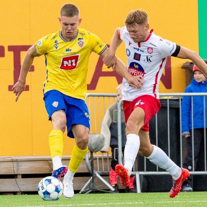 Besta deildin, KA-Þór 0:0, fyrsti leikur á nýjum gervigrasvelli KA. Mynd: Ármann Hinrik