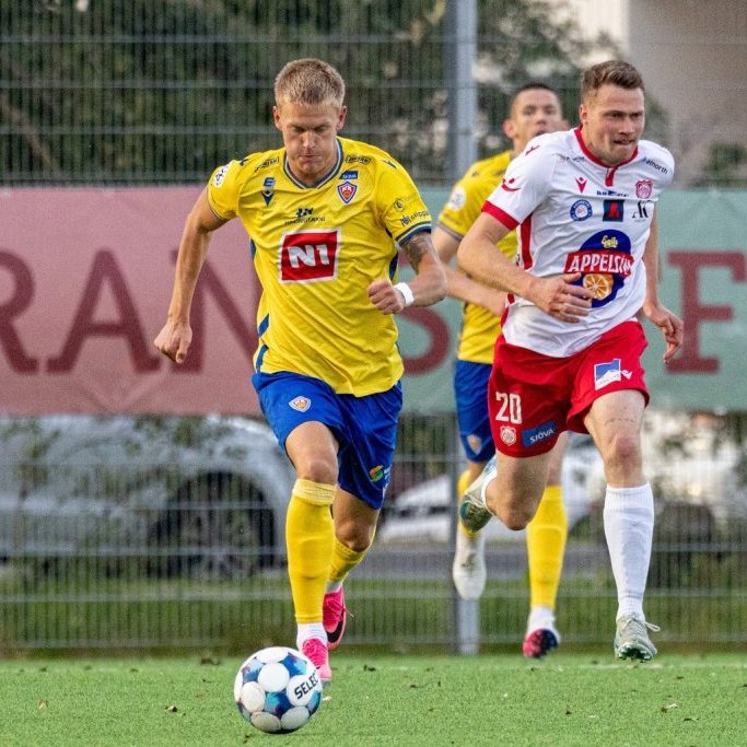 Besta deildin, KA-Þór 0:0, fyrsti leikur á nýjum gervigrasvelli KA. Mynd: Ármann Hinrik