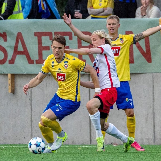 Besta deildin, KA-Þór 0:0, fyrsti leikur á nýjum gervigrasvelli KA. Mynd: Ármann Hinrik