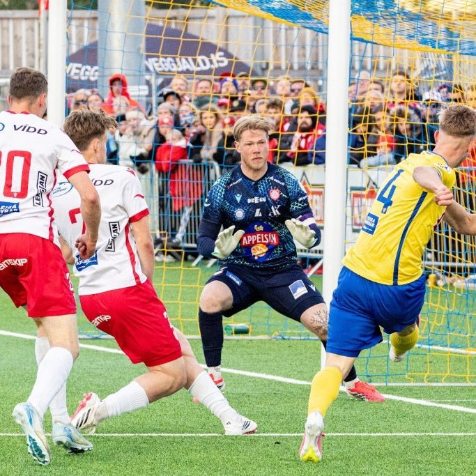 Besta deildin, KA-Þór 0:0, fyrsti leikur á nýjum gervigrasvelli KA. Mynd: Ármann Hinrik