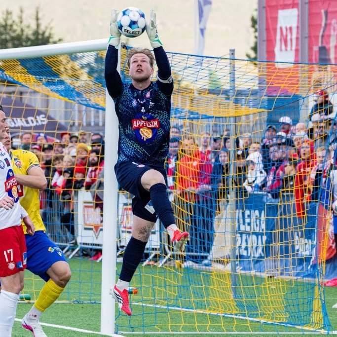 Besta deildin, KA-Þór 0:0, fyrsti leikur á nýjum gervigrasvelli KA. Mynd: Ármann Hinrik