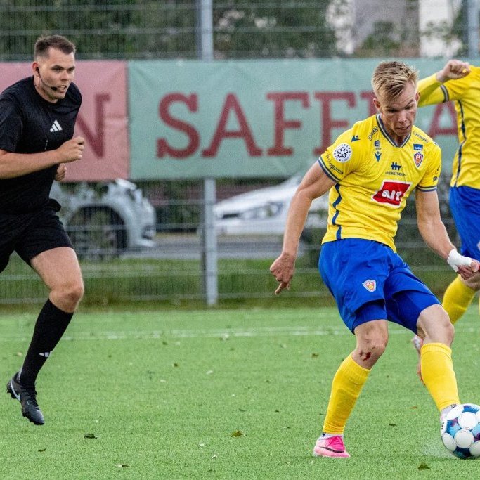 Besta deildin, KA-Þór 0:0, fyrsti leikur á nýjum gervigrasvelli KA. Mynd: Ármann Hinrik
