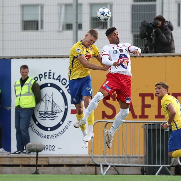 Besta deildin, KA-Þór 0:0, fyrsti leikur á nýjum gervigrasvelli KA. Mynd: Skapti Hallgrímsson