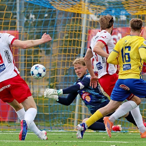 Besta deildin, KA-Þór 0:0, fyrsti leikur á nýjum gervigrasvelli KA. Mynd: Skapti Hallgrímsson