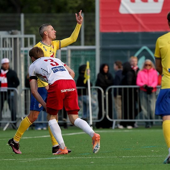 Besta deildin, KA-Þór 0:0, fyrsti leikur á nýjum gervigrasvelli KA. Mynd: Skapti Hallgrímsson
