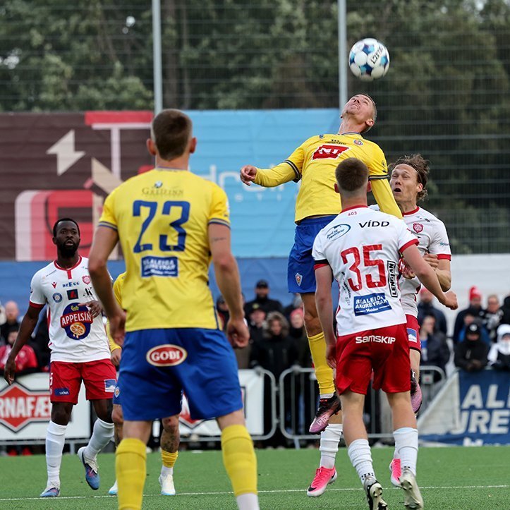 Besta deildin, KA-Þór 0:0, fyrsti leikur á nýjum gervigrasvelli KA. Mynd: Skapti Hallgrímsson